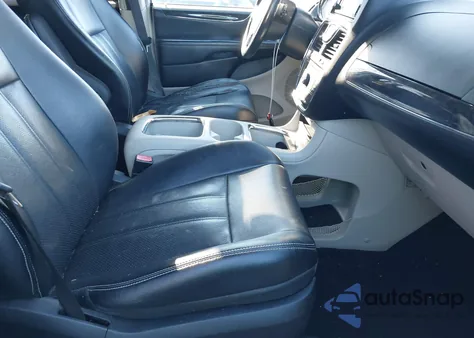 2015 Chrysler Town & Country Touring-L z USA, uszkodzony, nr VIN 2C4RC1CG3FR506868